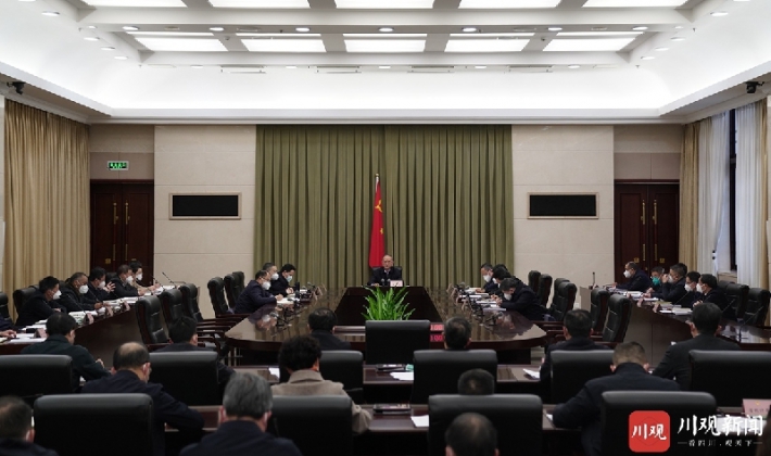 黄强主持召开省政府党组（扩大）会议暨理论学习中心组专题学习会： 坚决扛起经济大省挑大梁重任